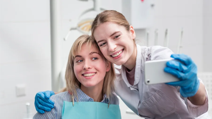 زراعة الأسنان الكاملة على 6 غرسات: عزّز ابتسامتك page background