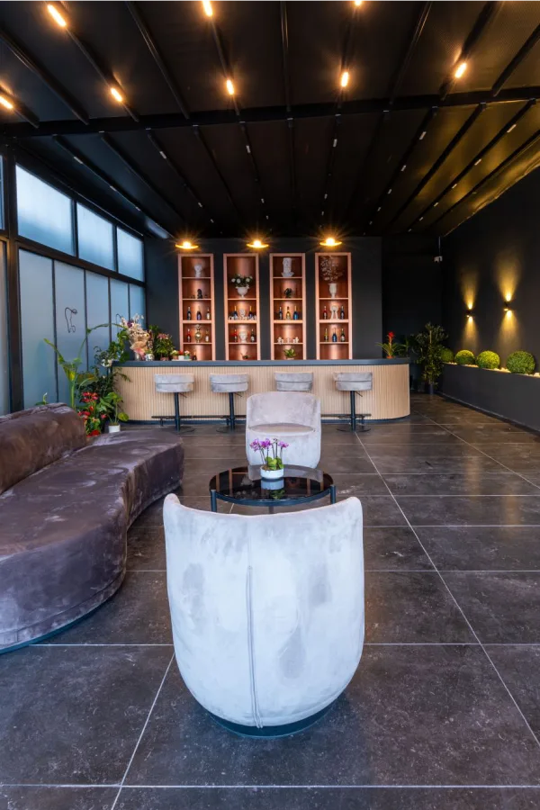 Dent Hera's rest room