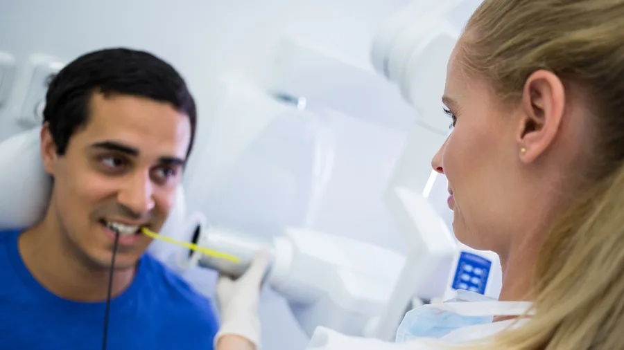 قشور الأسنان: اكشف عن ابتسامتك page background